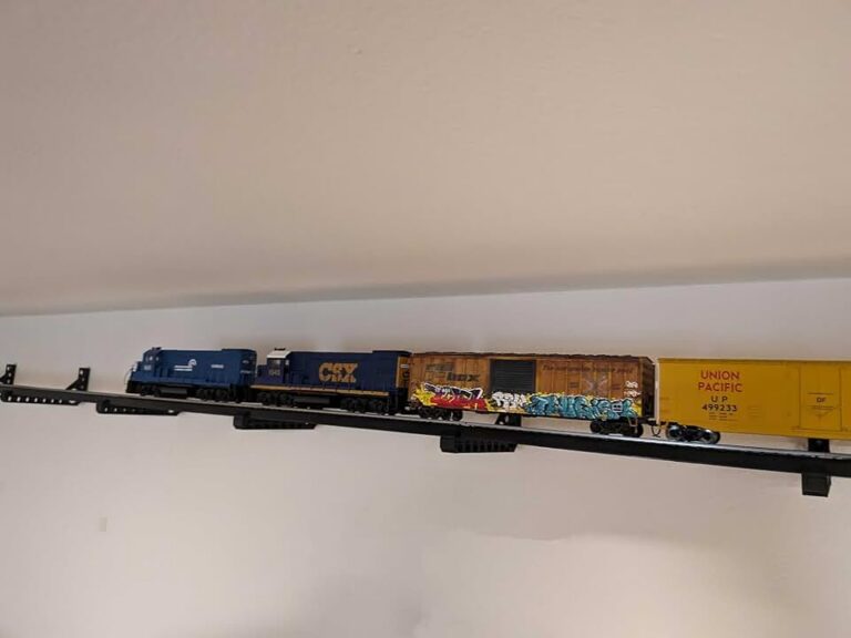 HO Scale Wall Mount Track